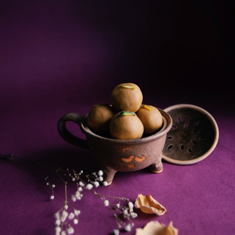 Meethi Kahani Besan Laddoo - plant based Dukan